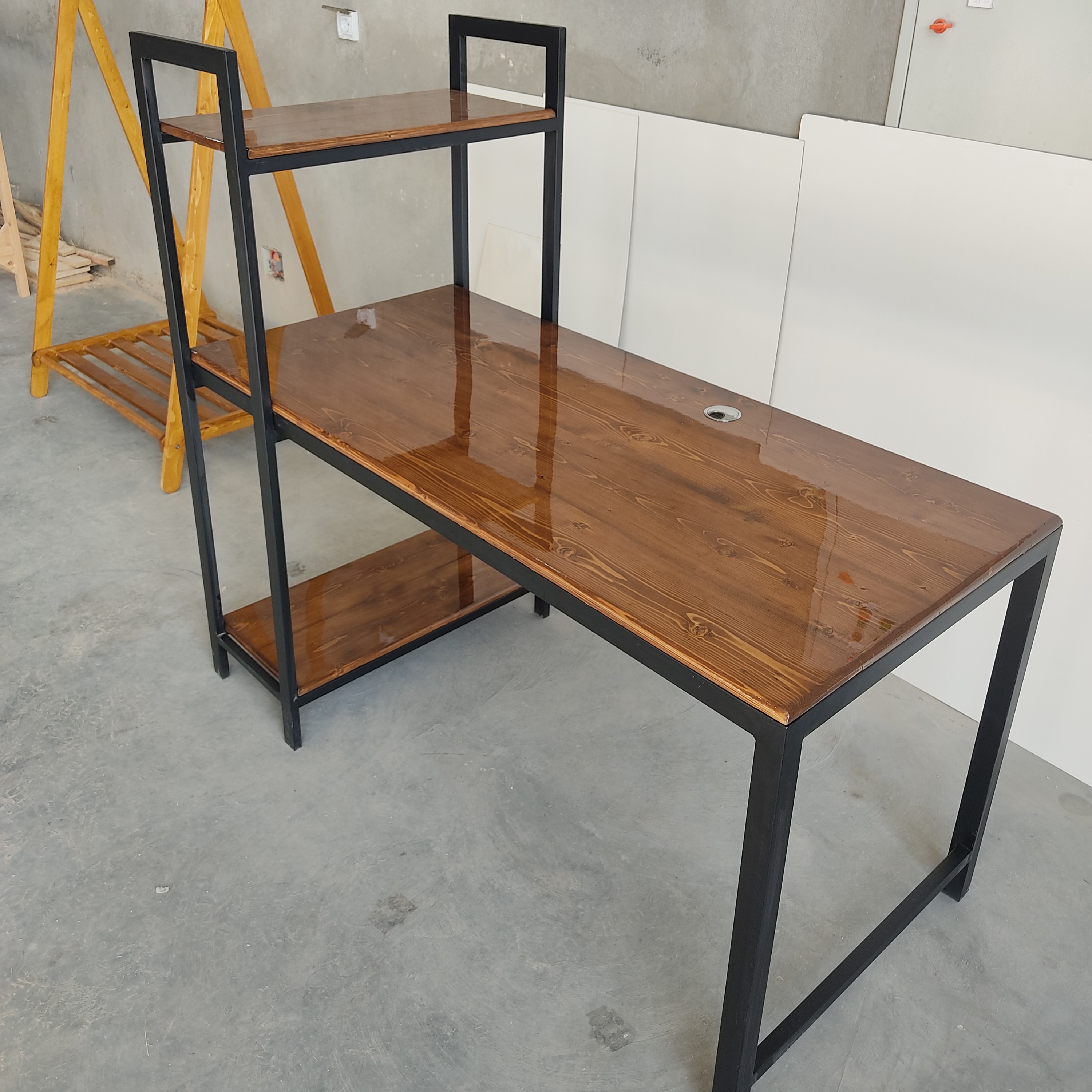 میز تحریر و کامپیوتر  چوب و فلز کد mz1