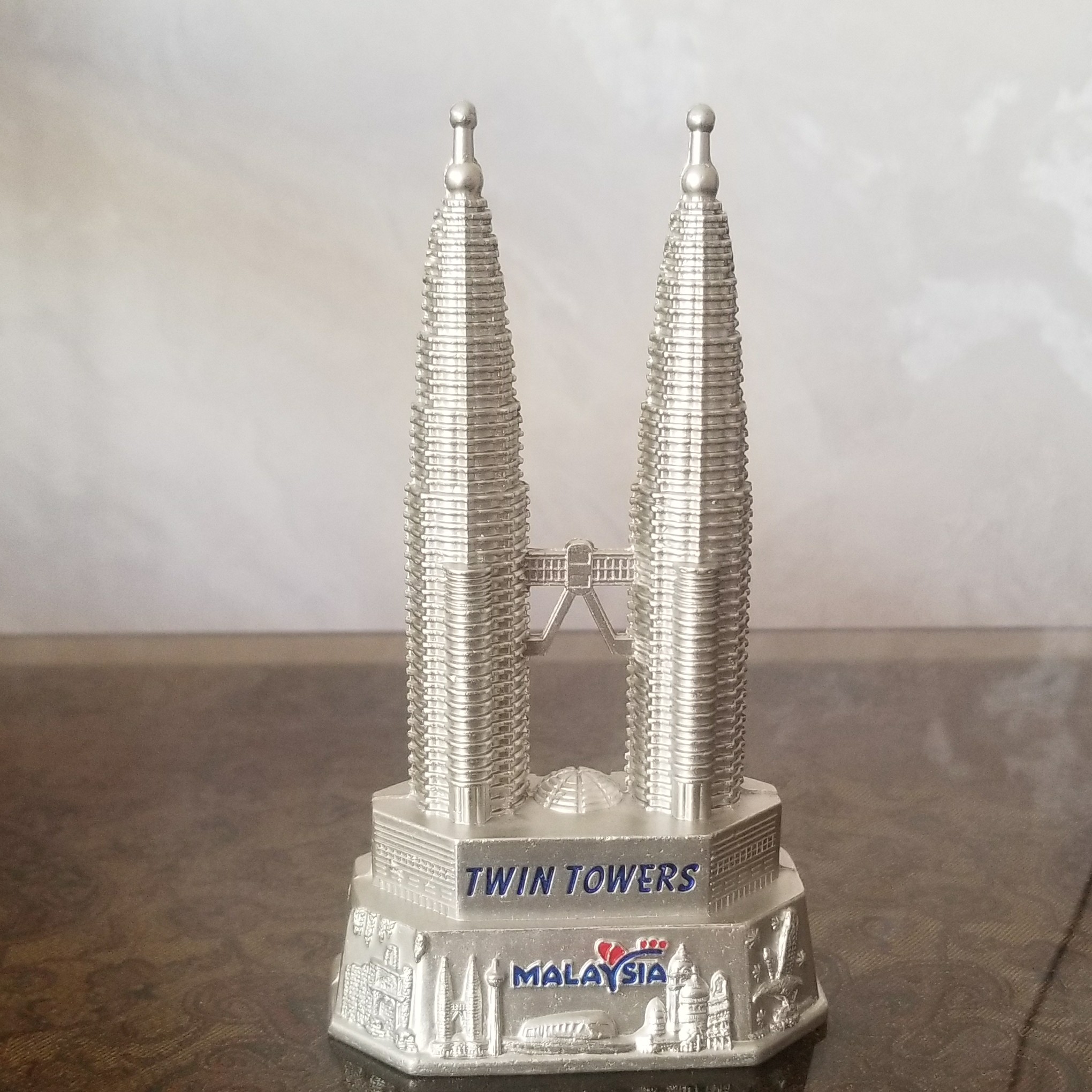 تندیس برج دوقلو TWIN TOWERSابعاد قدی 14 عرض 8