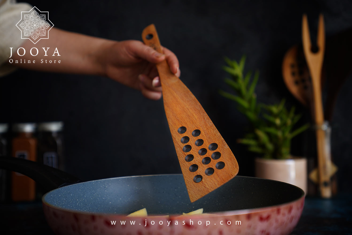 قاشق سوراخ دار با چوب راش