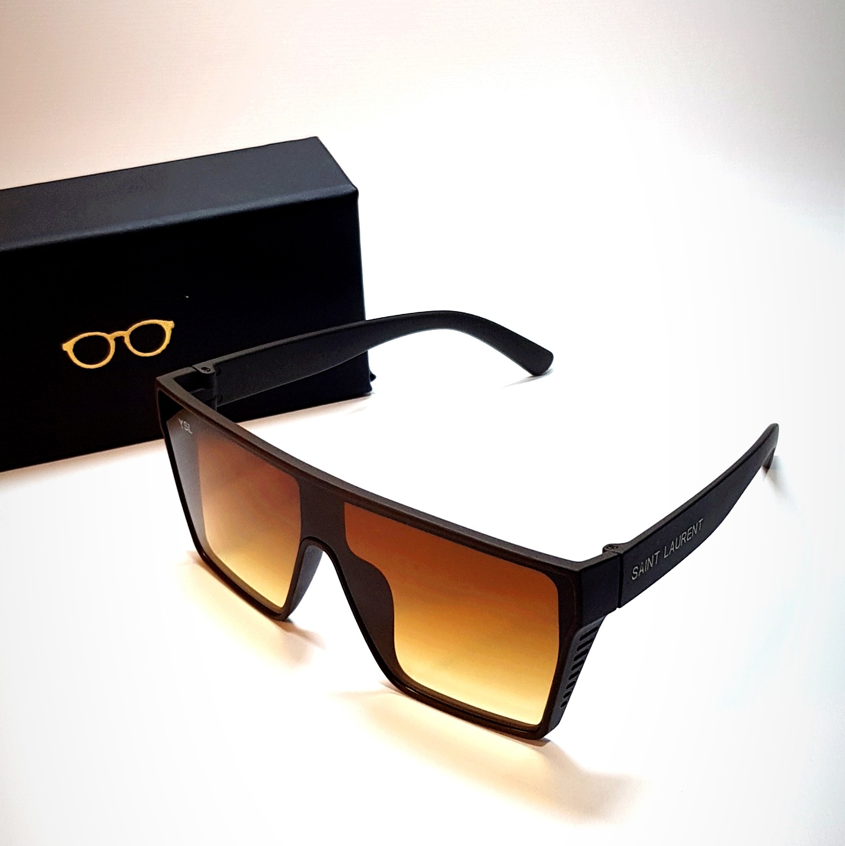 عینک افتابی اور سایز یونیسکس،از برند YSL،  مناسب خانوم ها و اقایان محترم