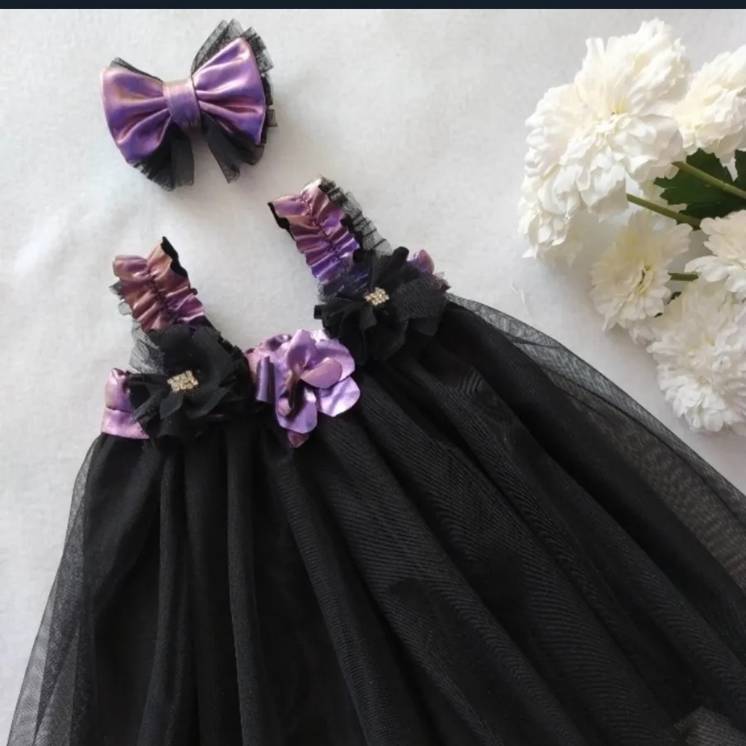 دخترونه یک سال مشکی