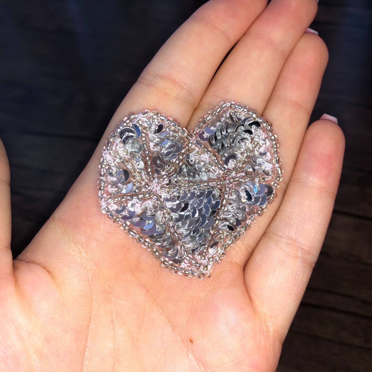 سنجاق سینه گل سر منجوق دوزی تمبور دوزی 