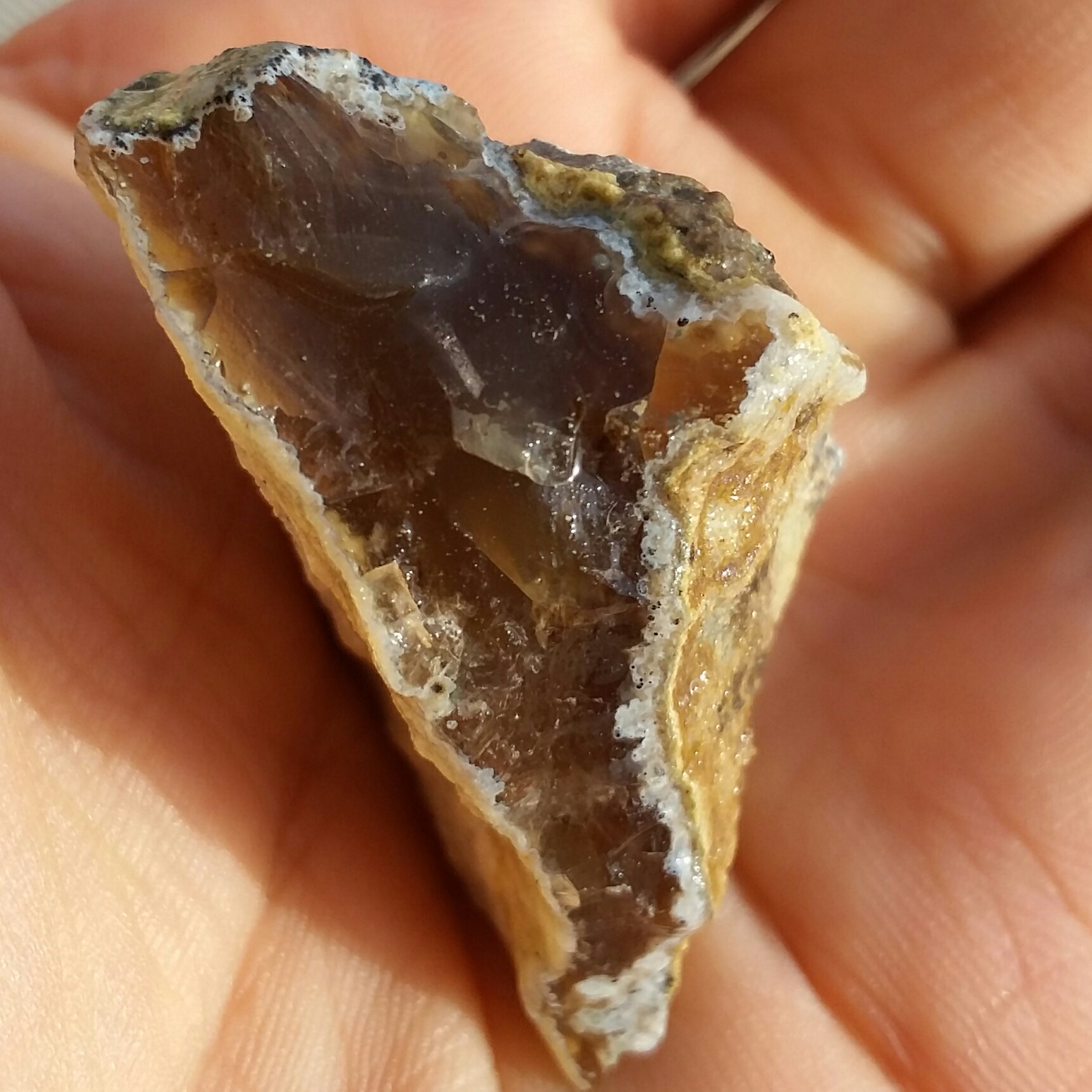 سنگ راف عقیق خرمایی پر رنگ بی نظییر محشر دیدنییی
100در صد طبیعی
شاهکار خلقت