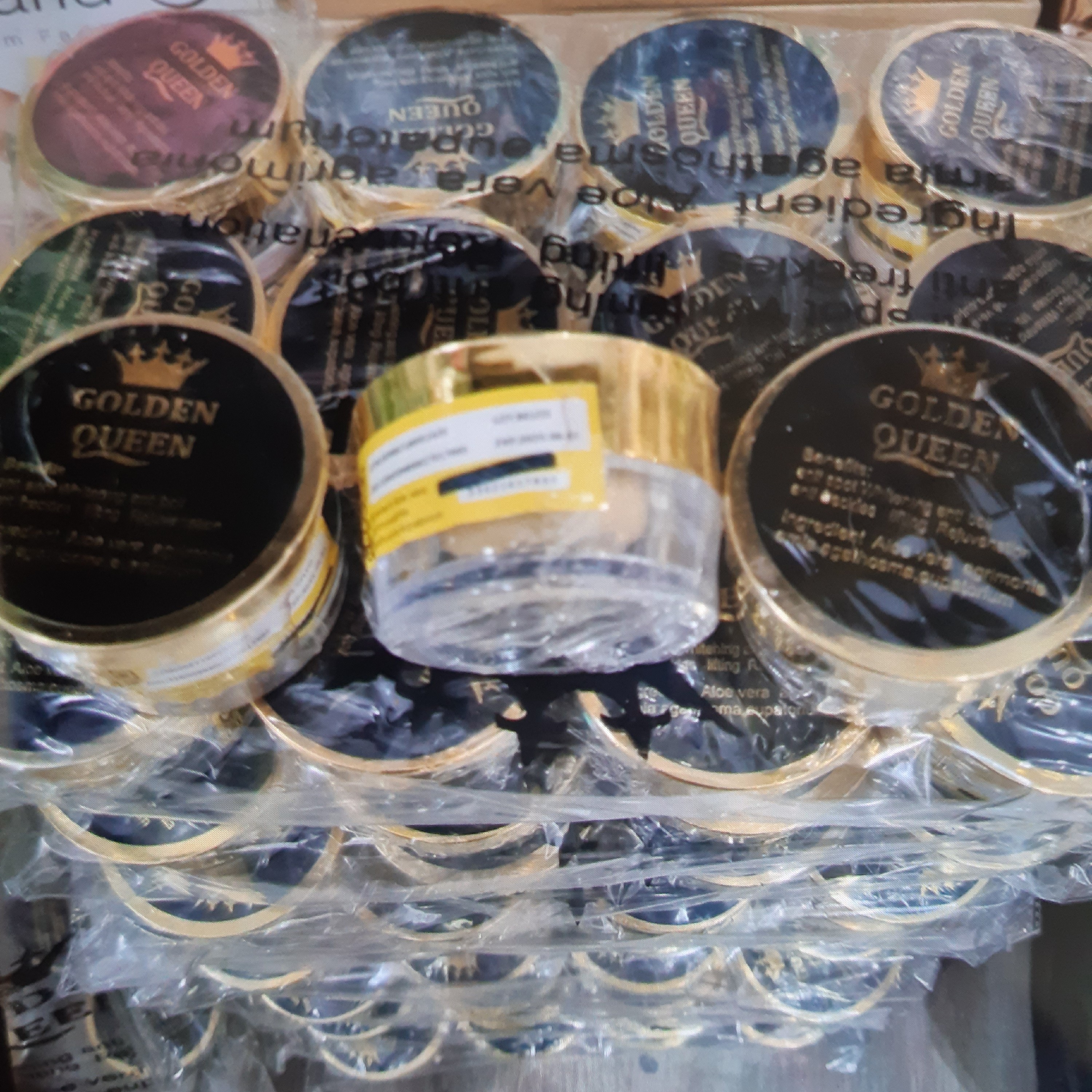 کرم گلدن کویین در مشکی عمده 20 عددی