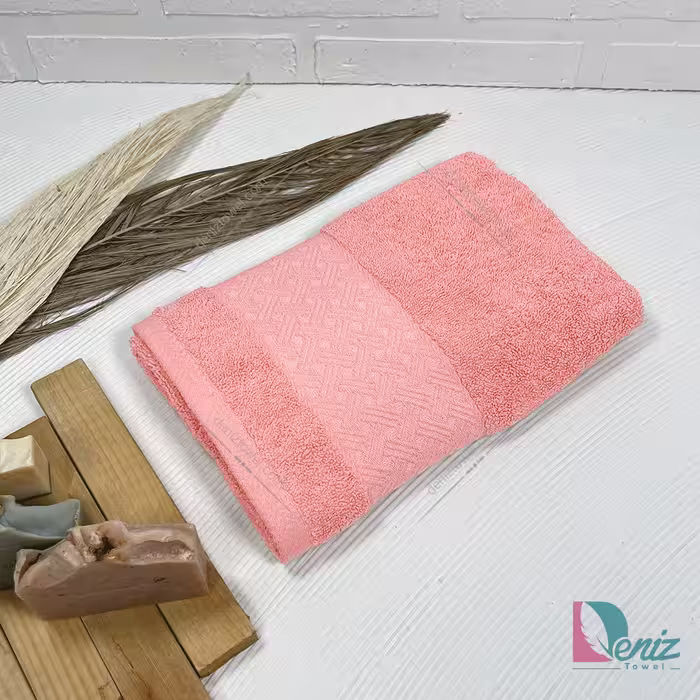 حوله دستی طرح کارولین رنگ گلبهی تیره