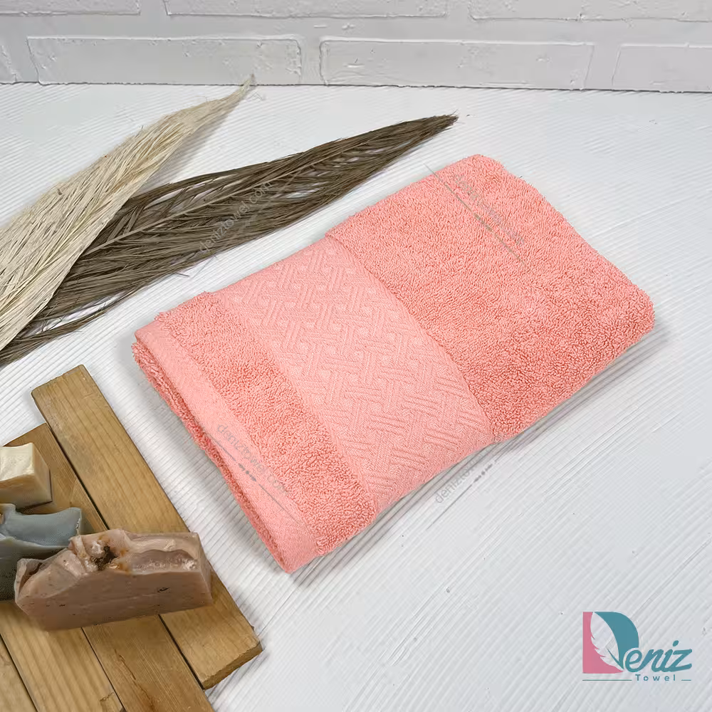 حوله دستی طرح کارولین رنگ گلبهی تیره