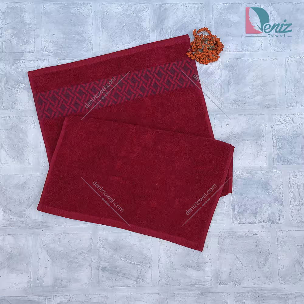 حوله دستی طرح لاین رنگ زرشکی