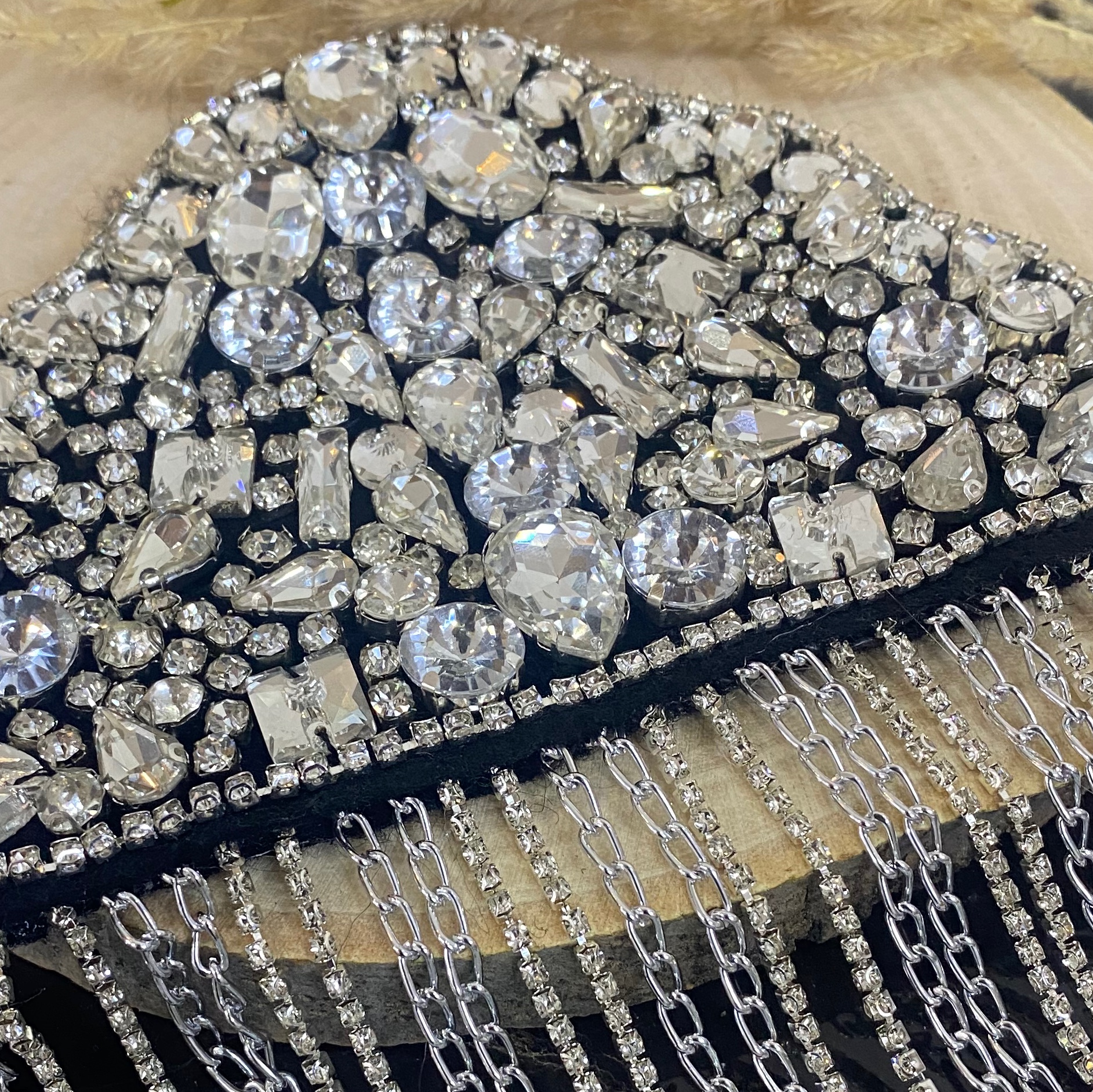 سردوشی تمام سنگ زیبا در دورنگ  مناسب لباس شب ومانتو