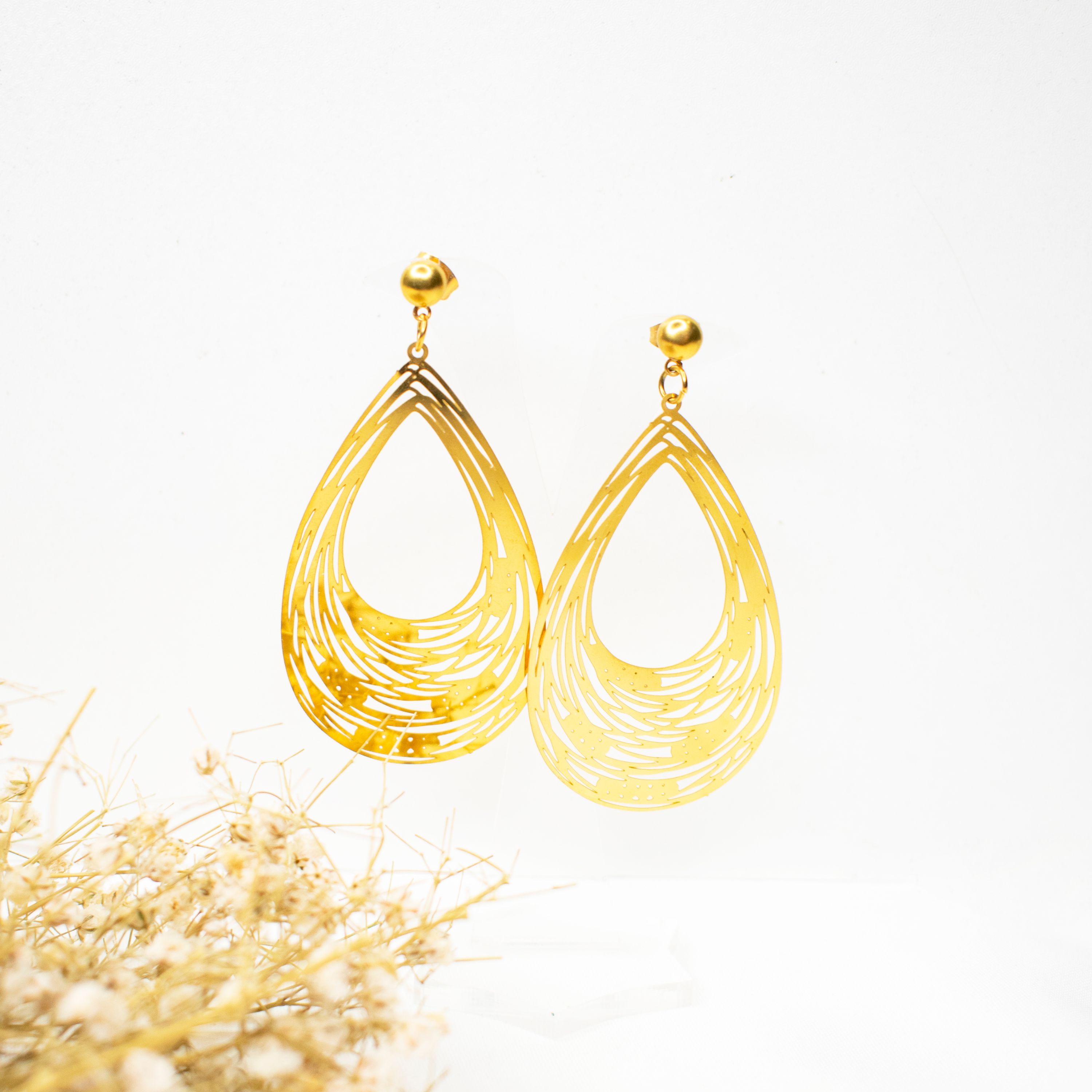 گوشواره آویز اشکی طلایی ضدحساسیت رنگ ثابت کد5659