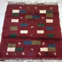 گبه دست بافت طرح مربع و بز زمینه قرمز