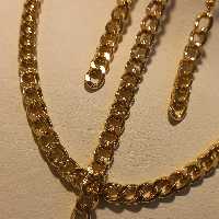 سرویس آب طلا کارتیر رنگ ثابت آب طلا شامل گردنبند و گوشواره و دستبند 