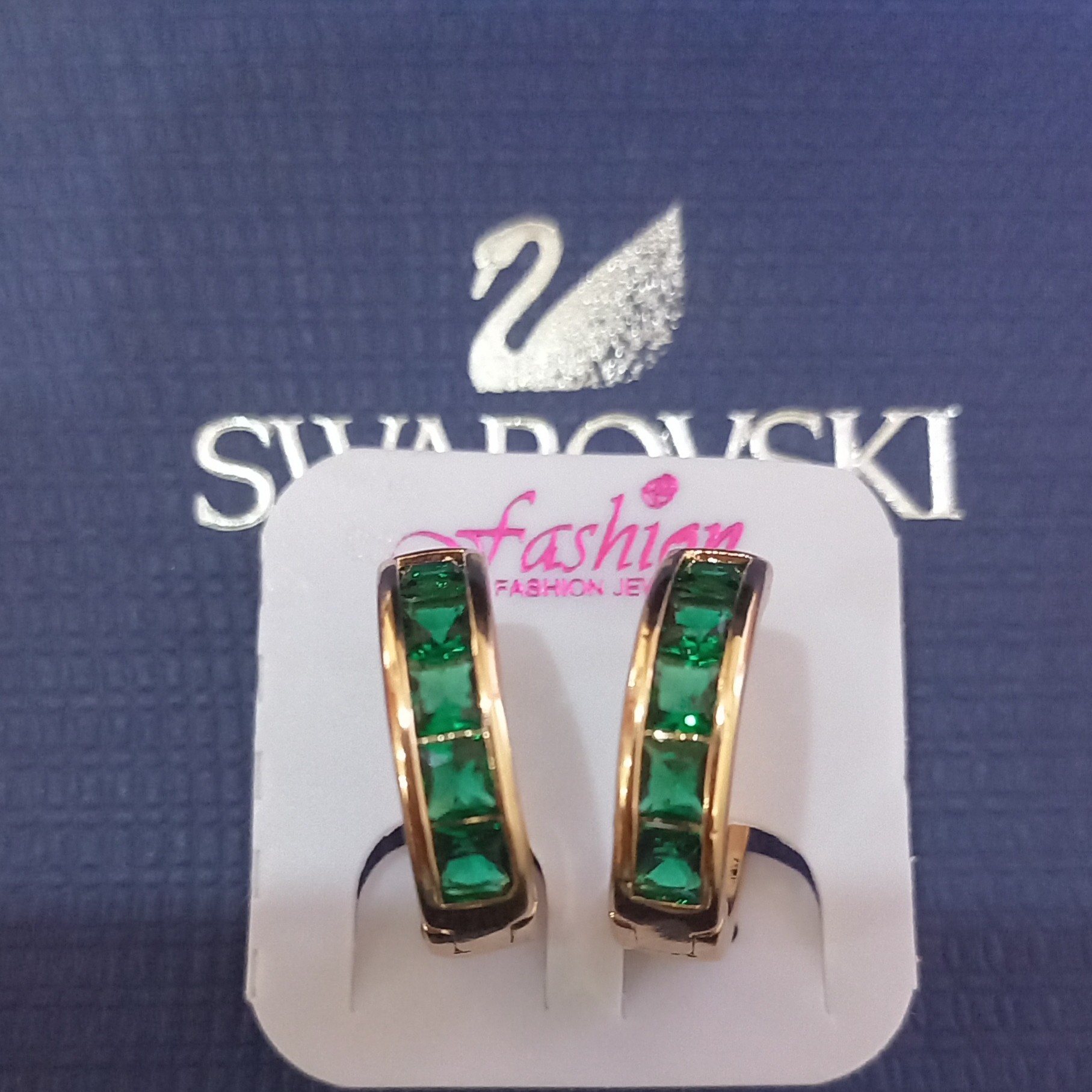 گوشواره سبز رنگ