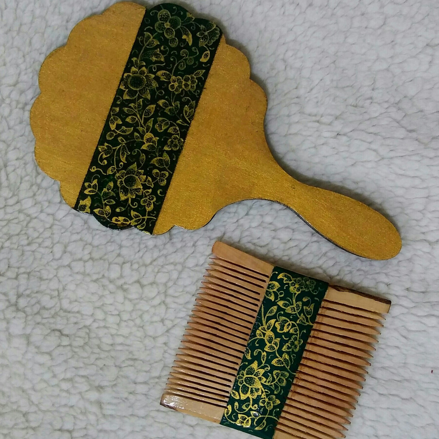 ست آینه دستی و شانه جیبی