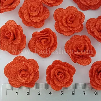 گل رز پارچه ای کوچک قرمز روشن