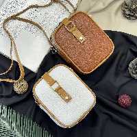 پاسپورتی
در6رنگ جذاب کیفیت دوخت عالی
جنس شرانگ
سایز 12در16
