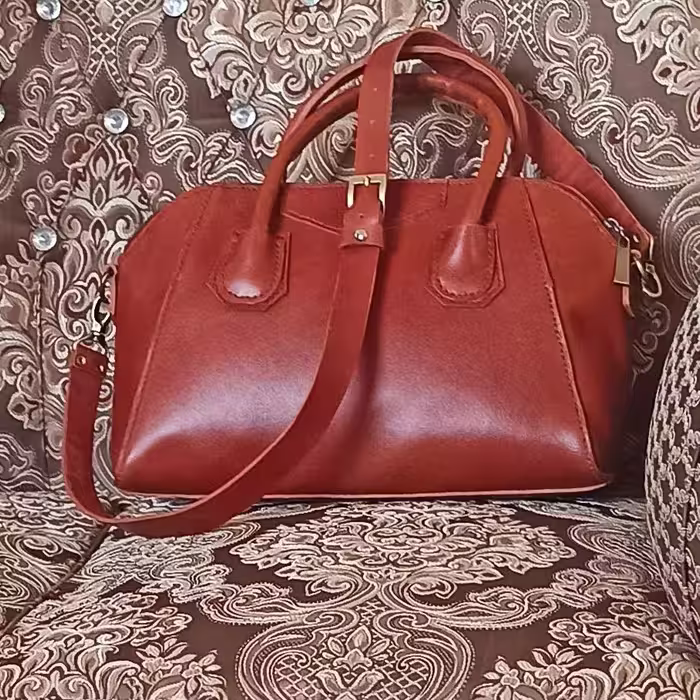 کیف زنانه چرم طبیعی گاوی دست دوز عسلی 36 در 25