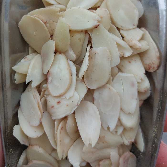 پرک بادام درختی فله 100درصد شیرین (پس کرایه)