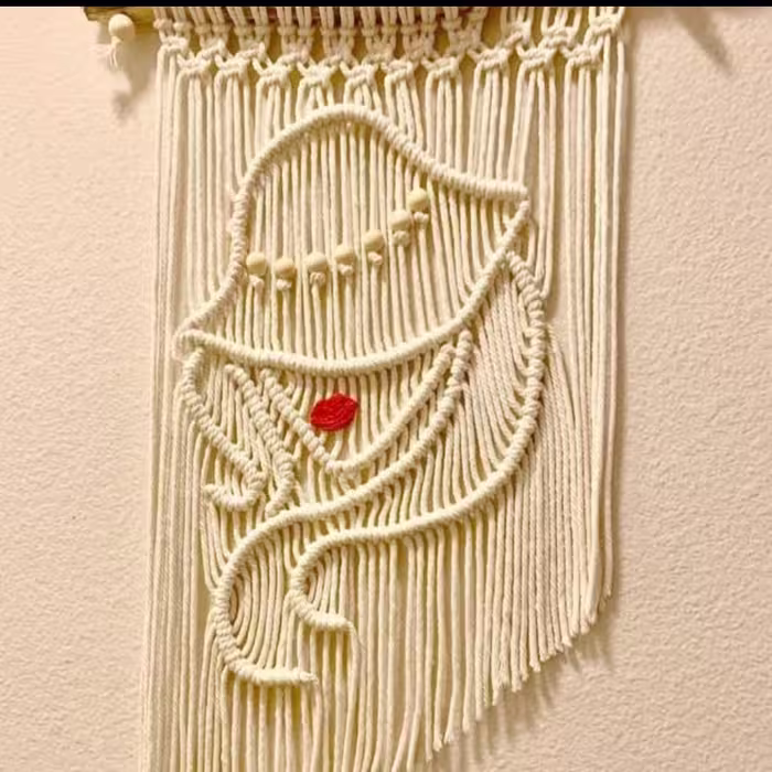 دیوارکوب مکرومه طرح دختر