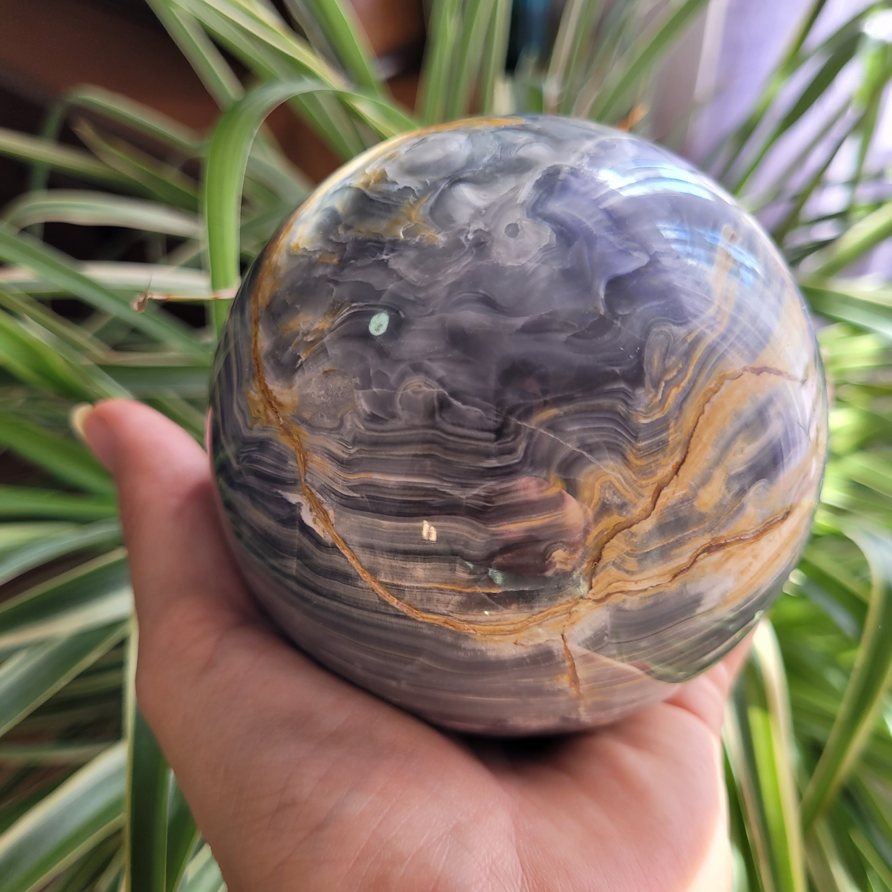 گوی سنگ مرمر طوسی به قطر 8.5 سانتیمتر 