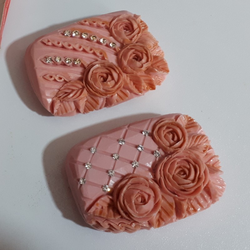 صابون حکاکی شده طرح گل و نگین  مناسب جهیزیه و تزیین حمام و دستشویی 