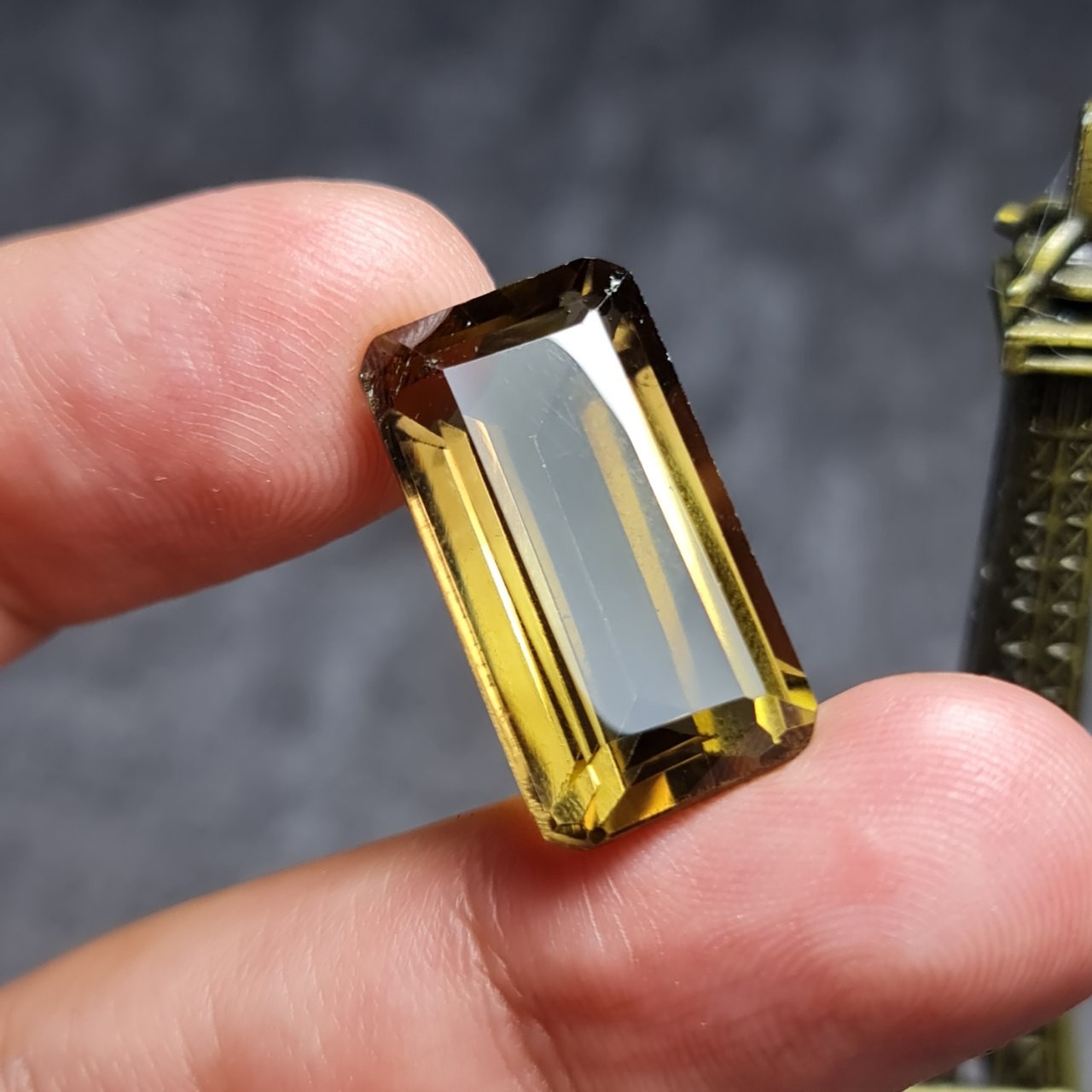 نگین درشت سنگ هانی کوارتز معدنی خوش رنگ آفریقایی با وزن 22  قیراط کد 27635
