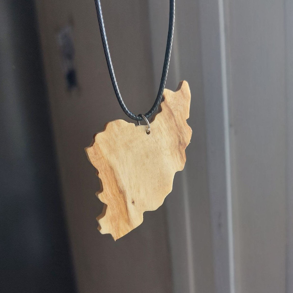 گردنبند چوبی طرح ایران