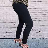 شلوار جذب زنانه و دخترانه سایز 36 تا 48 با کشسانی بالا و کمر کشی تک رنگ مشکی قد95