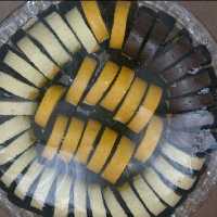 حلوا سه رنگ رولتی هل دار(1کیلویی )