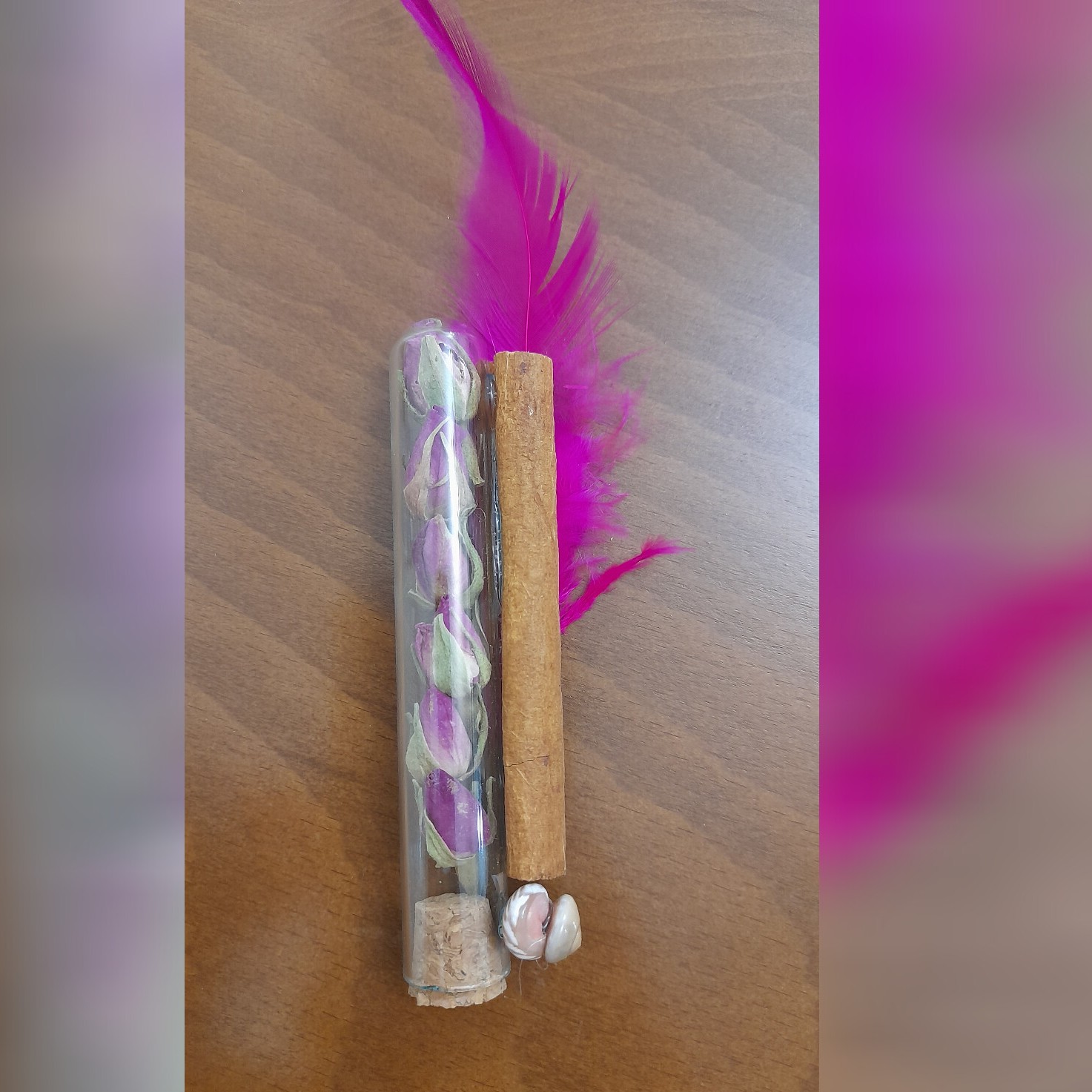 گیفت شیشه ای گل و دارچین