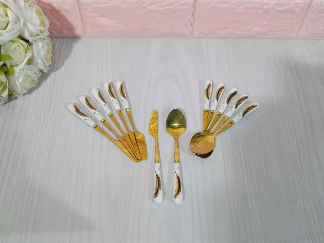 کاردکره خوری و قاشق مرباخوری دسته سرامیک طلایی پر