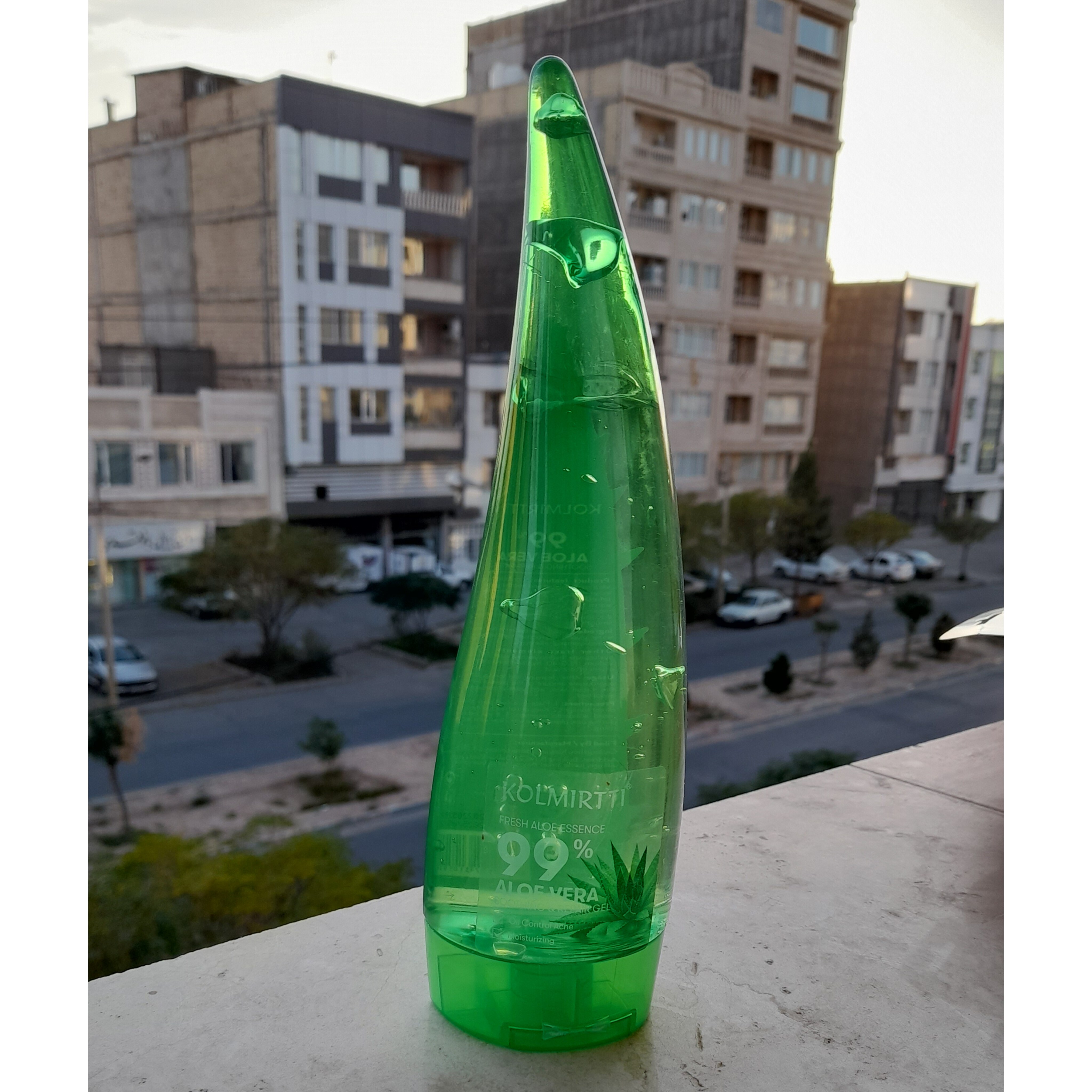 ژل آبرسان شاخکی آلوئه ورا مناسب هرنوع پوست