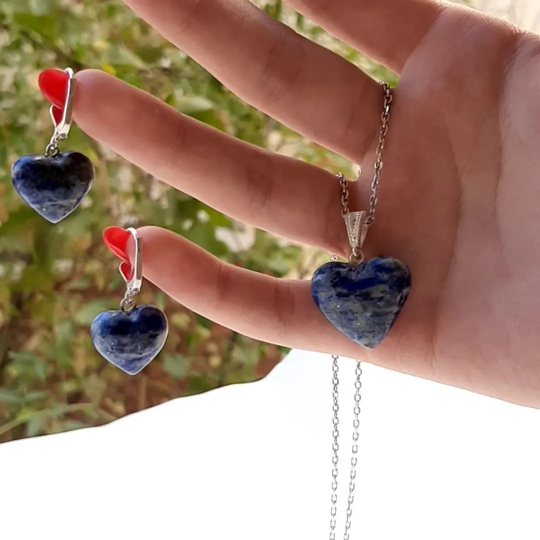 نیم ست سنگ لاجورد افغان با تراش قلبی خاص و اتصالات نقره لطفاً قبل از سفارش از موجود بودن محصول اطمینان حاصل کنید 