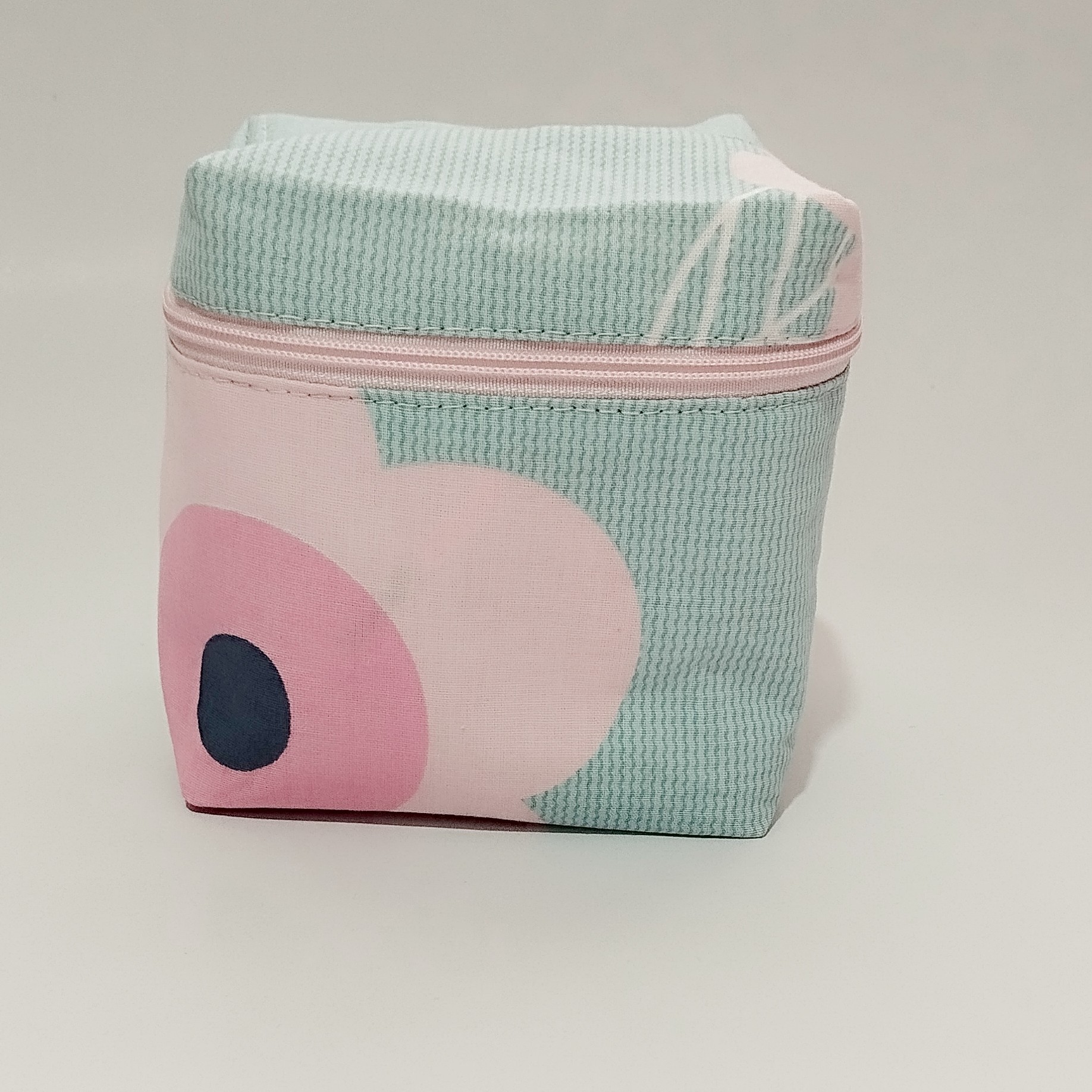 باکس پارچه ای واسه خرده ریزها مثل گل سروکش موو...