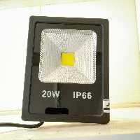 پروژکتور 20 وات قیمت بر اساس وزن بدنه و ابزار دیگر تایین شده و دارای 14 ماه ضمانت می باشد 