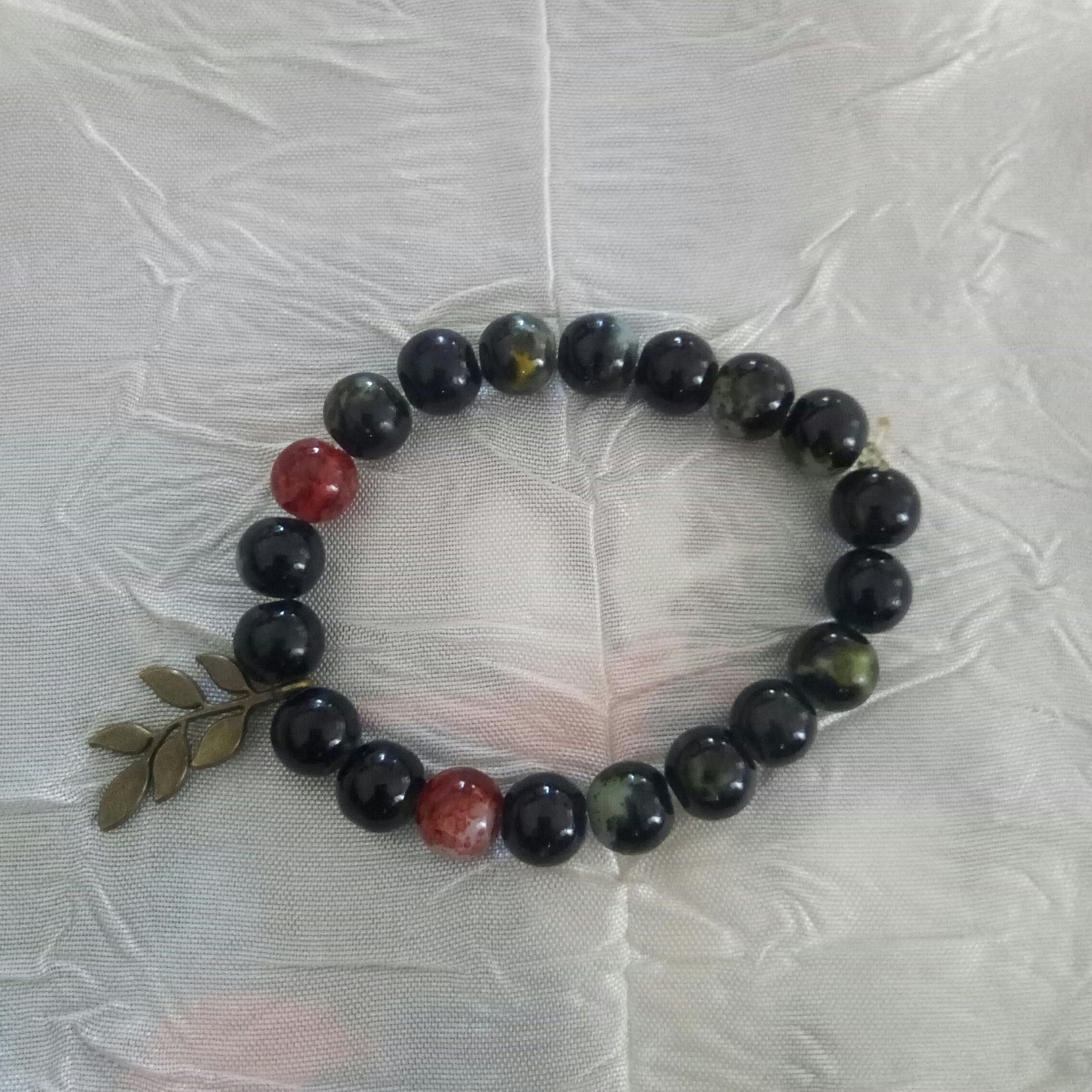 دستبندهای مهره ای کشی در رنگ و طرحهای متنوع