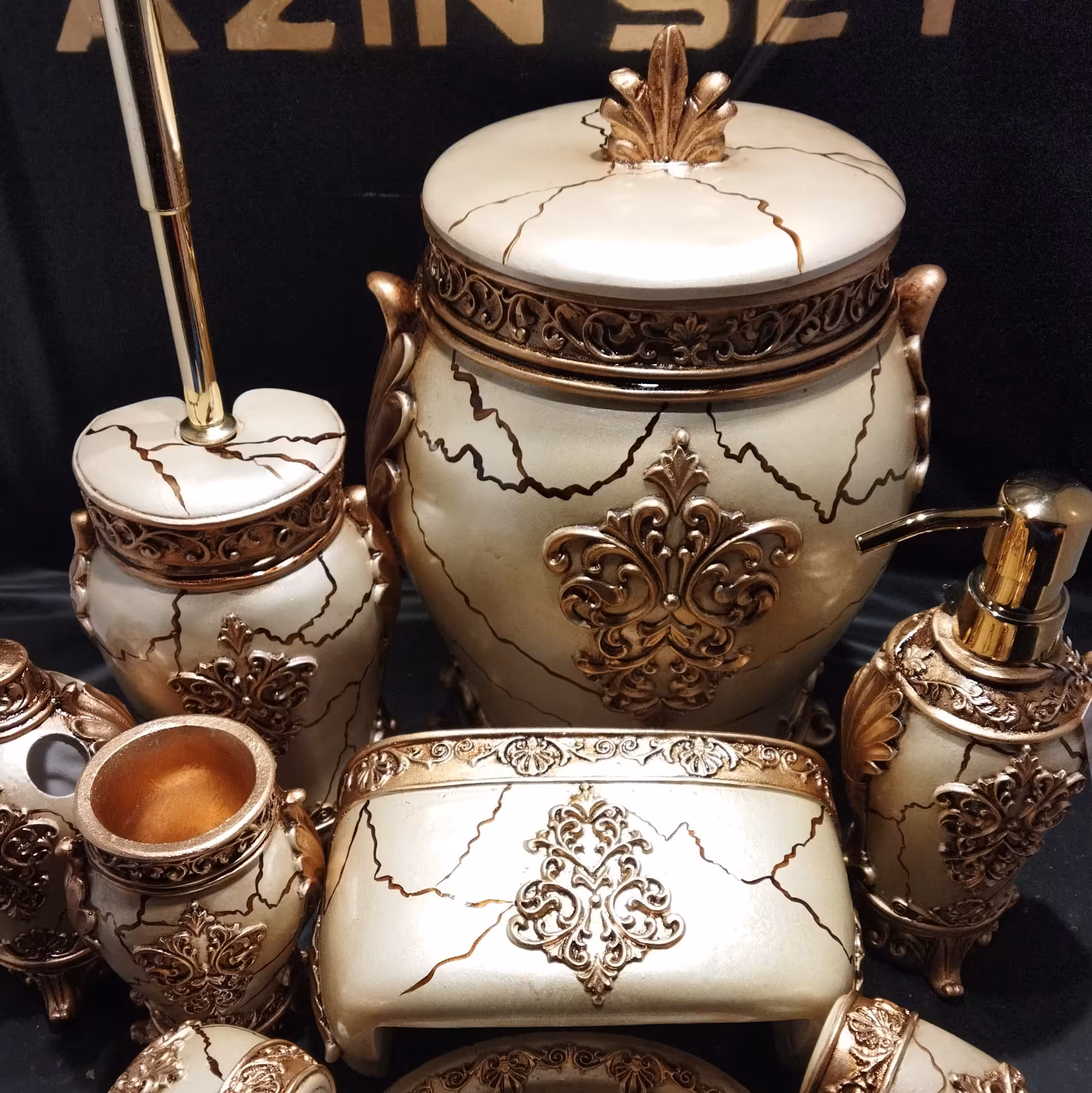 اکسسوری و ست سرویس بهداشتی سلطنتی 8 پارچه آذین ست/ رنگ جدید طرح سنگ با طلایی پتینه کاری شده 