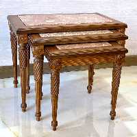 گل میز سه تکه چوبی قهوه‌ای منبت کاری شده با سنگ طبیعی گلهبی رنگ