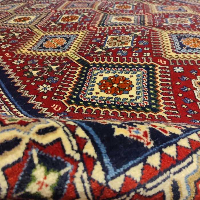 فرش دستباف سه و نیم متری طرح لوزی مدل AA178