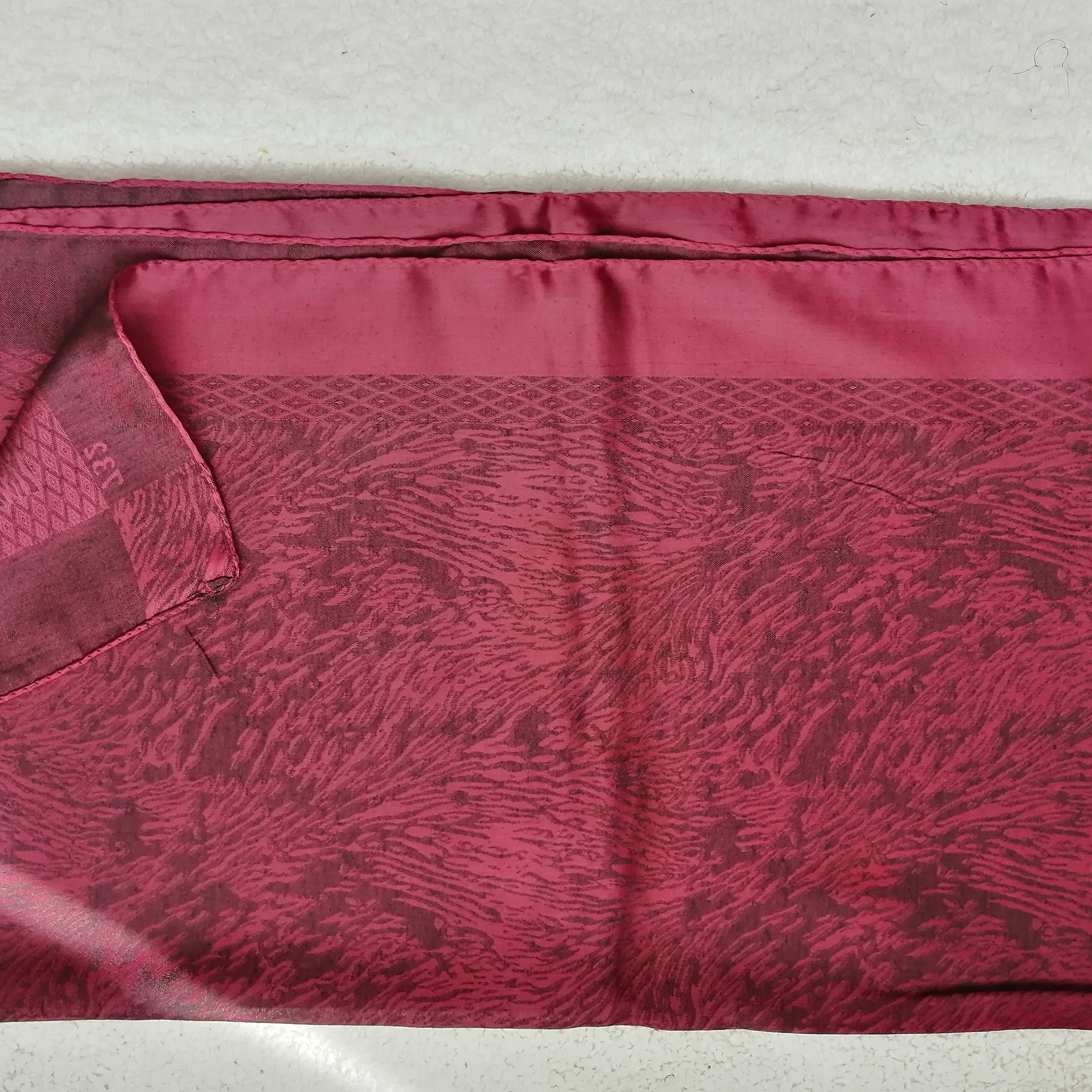 روسری نخ ابریشم پتینه مجلسی و شیک  دارای رنگ های خاص و زیبا 