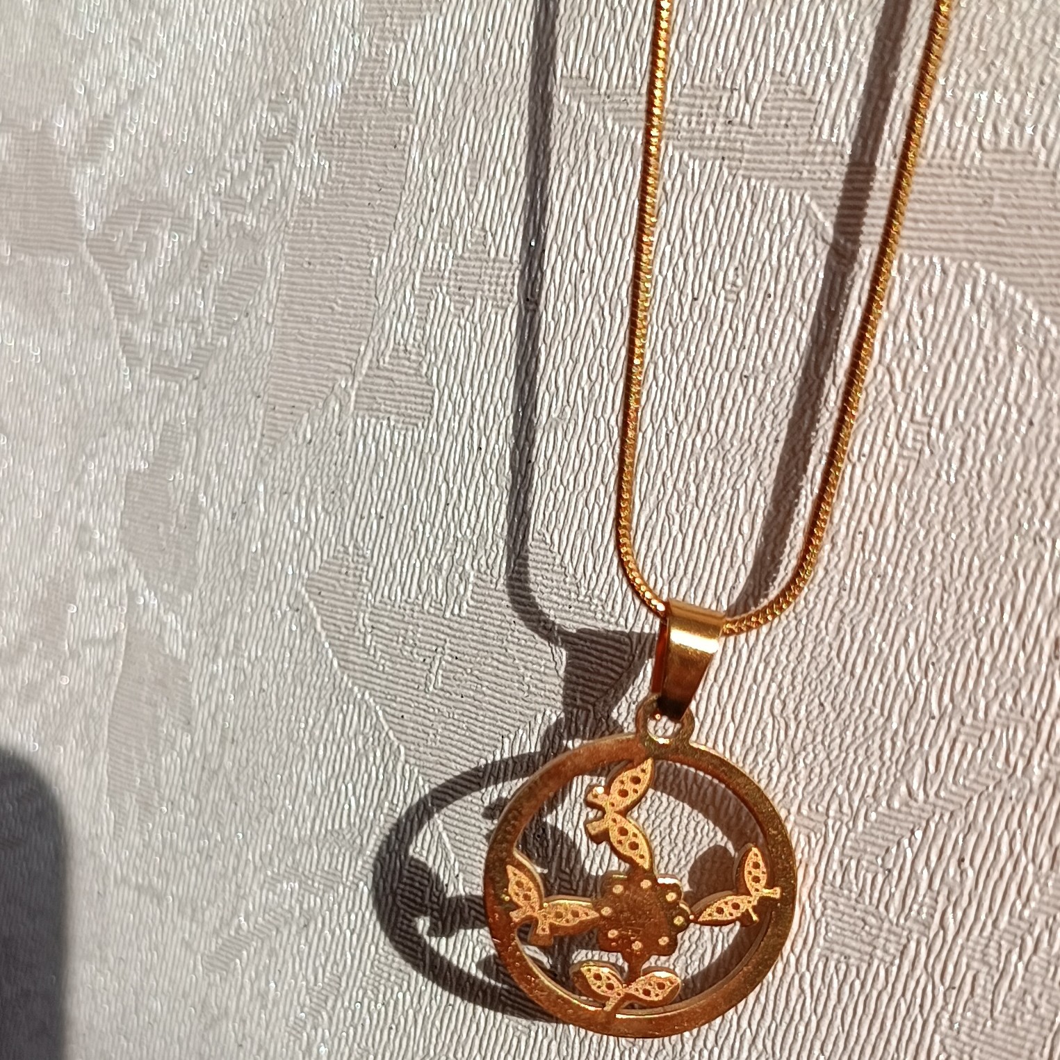 گردنبند تک طلایی رنگ ثابت کیفیت مناسب طرح پروانه(کد999)