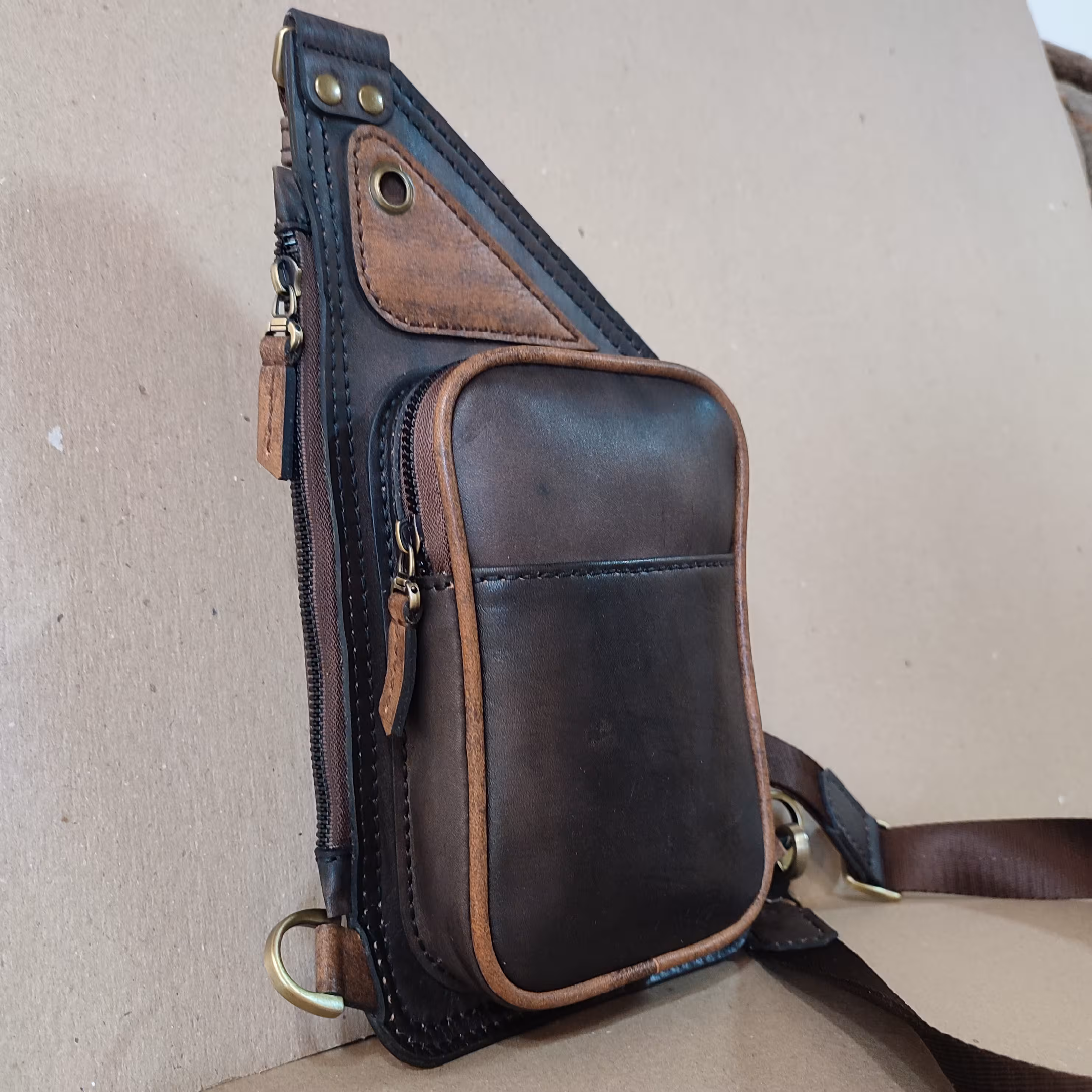 کیف اریب، چرم طبیعی دست دوز پریا   کد   pbp 105   زیبا و منحصر بفرد