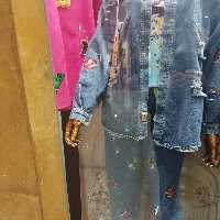 کت وشلوارجین استیکردار