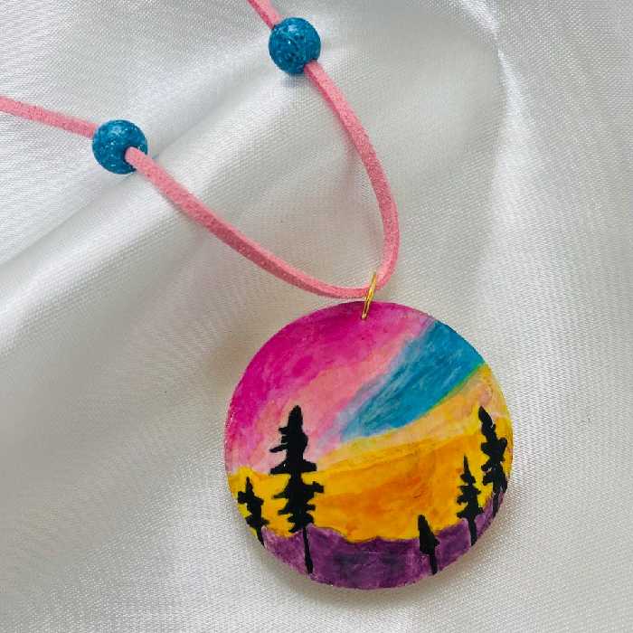 گردنبند چوبی طرح درخت کاج 2