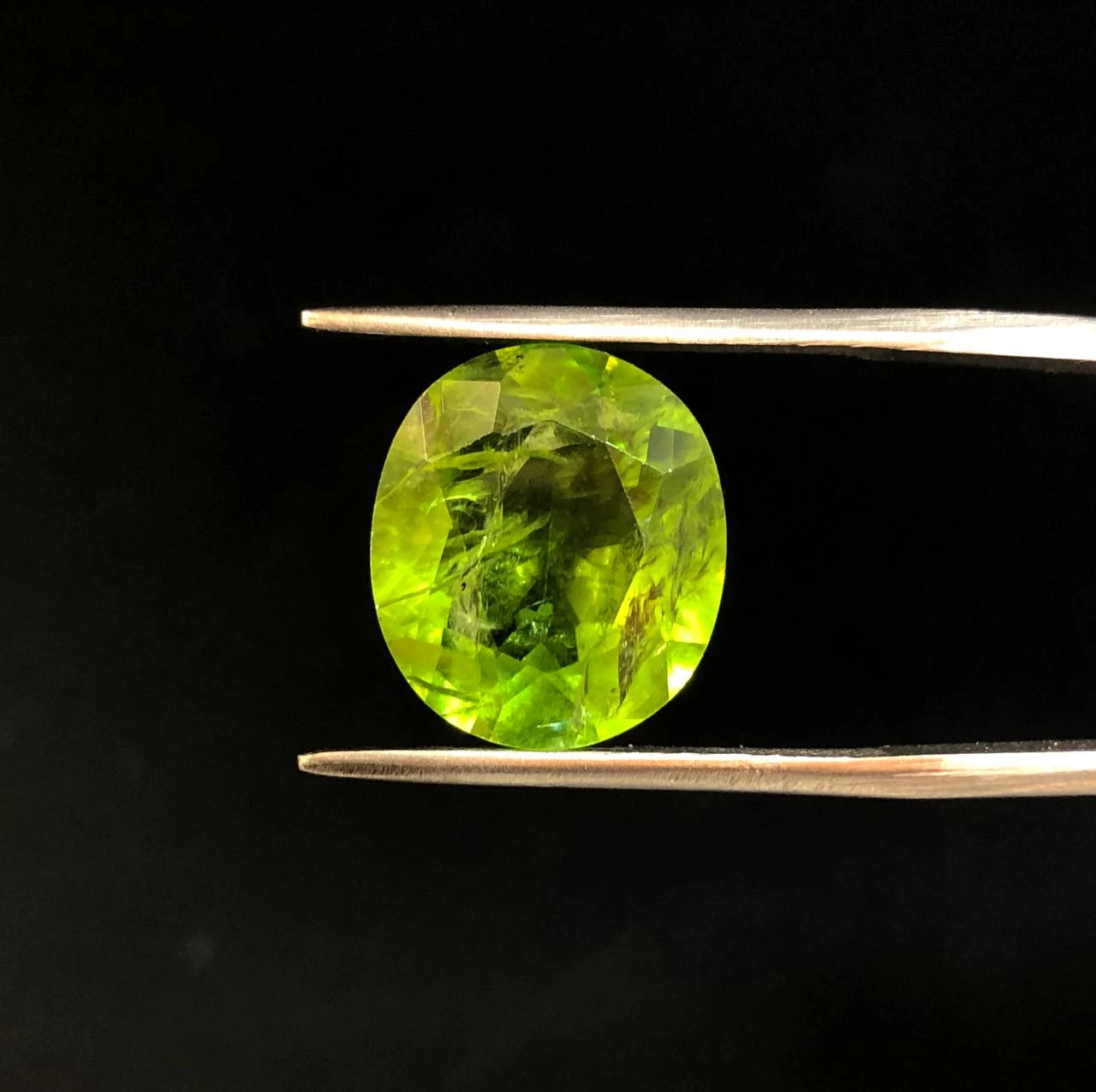 نگین قیمتی زبرجد معدنی 250229