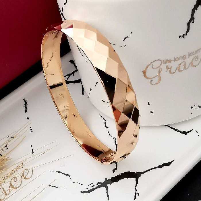 تک پوش طرح طلا ضد آب و رنگ ثابت فری سایز  مناسب ست کردن با انواع بدلیجات