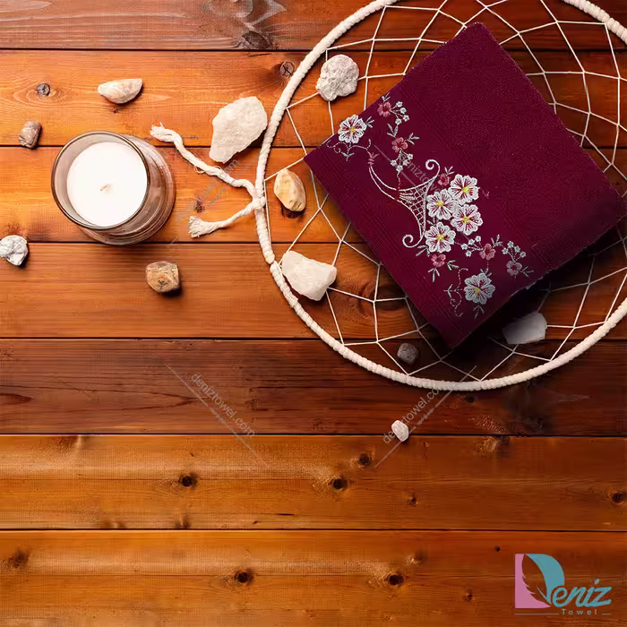 حوله دستی گلدوزی طرح گل برجسته رنگ زرشکی
