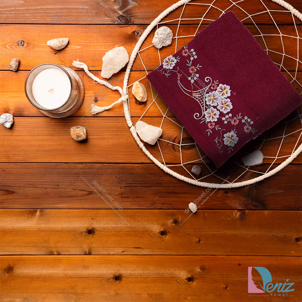 حوله دستی گلدوزی طرح گل برجسته رنگ زرشکی