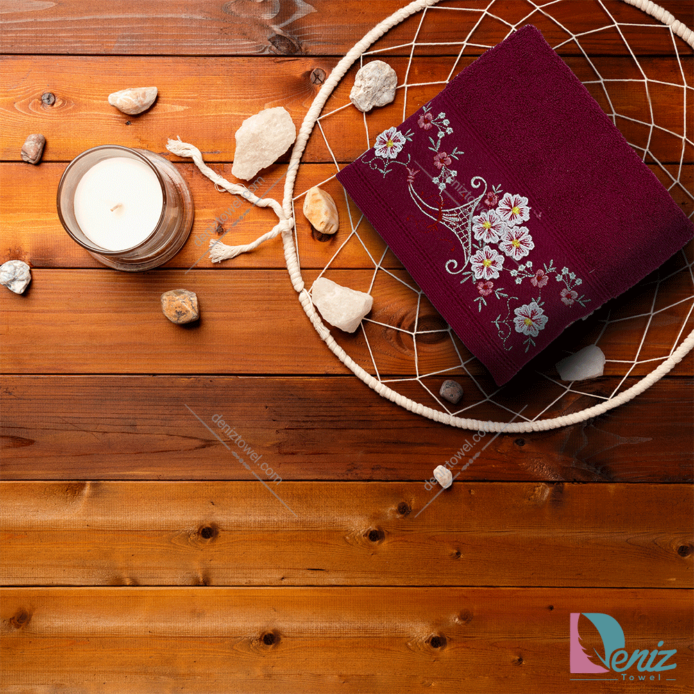حوله دستی گلدوزی طرح گل برجسته رنگ زرشکی