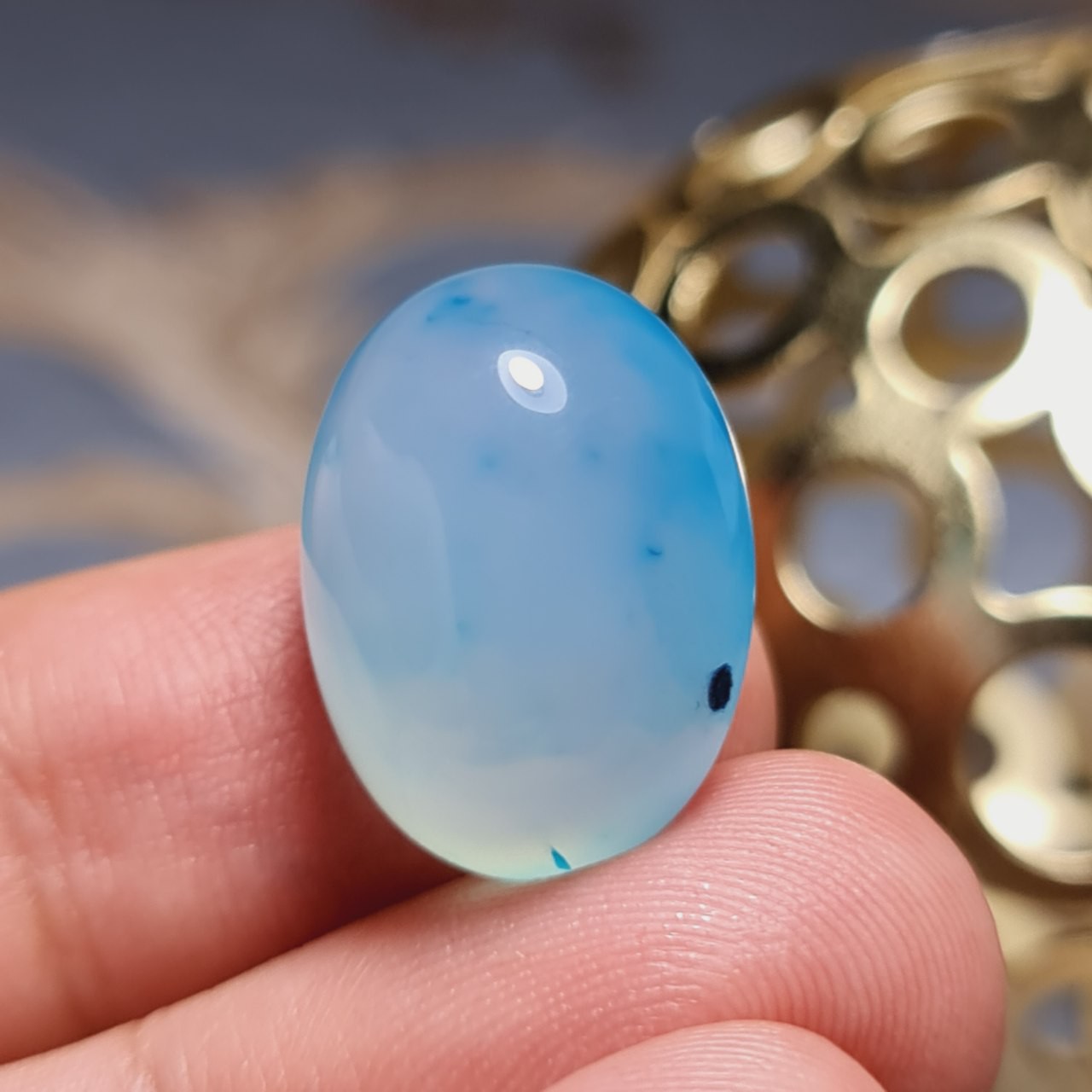 نگین فوق العاده زیبای عقیق آبی خوش رنگ اصل معدنی
کد  24154
