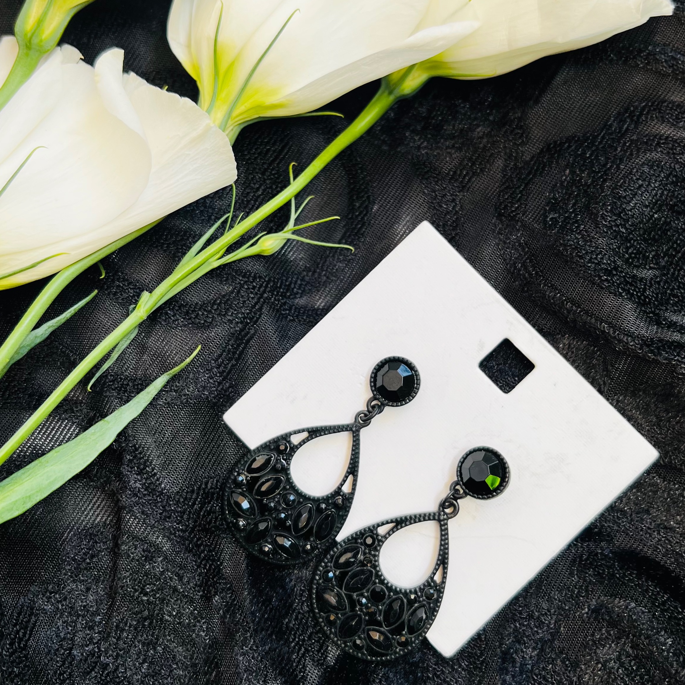 گوشواره اشکی نگین دار بسیاررر شیک